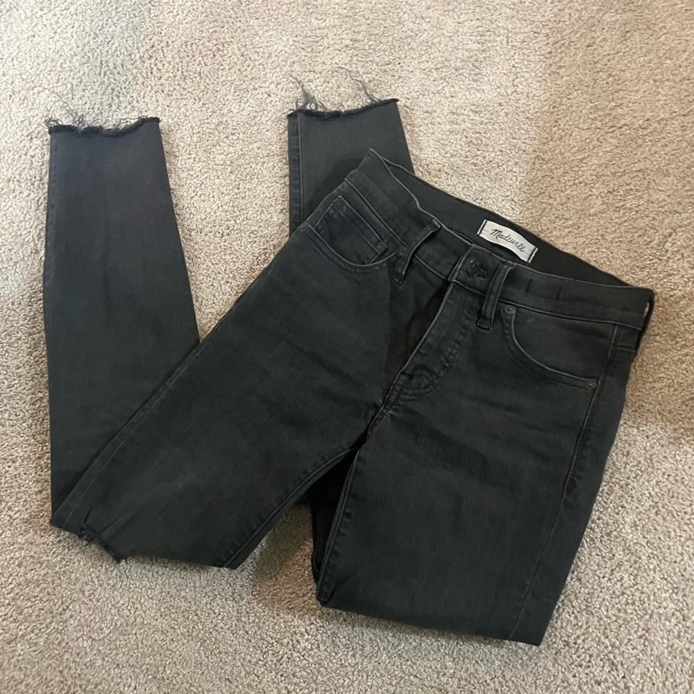 Made well 9 inch high rise skinny distressed black jeans. Size 25S. - Picture 3 of 4